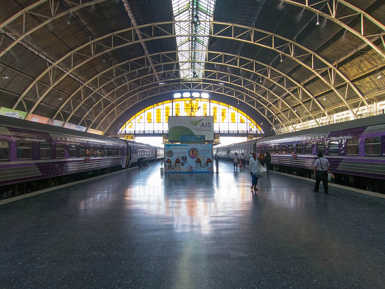 Hua Lamphong railway station platforms in Bangkok where cheap travel Thailand third class ordinary trains to Ayutthaya still depart