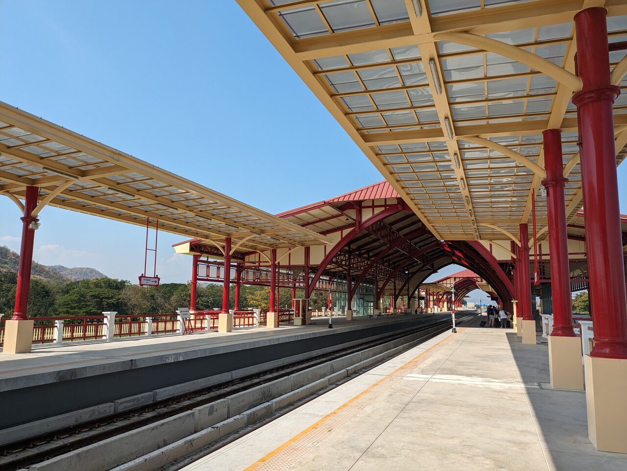 Hua Hin railway station platform in Thailand, the arrival point for the 44 baht ordinary train from Bangkok and the cheapest Thailand travel costs option to Hua Hin