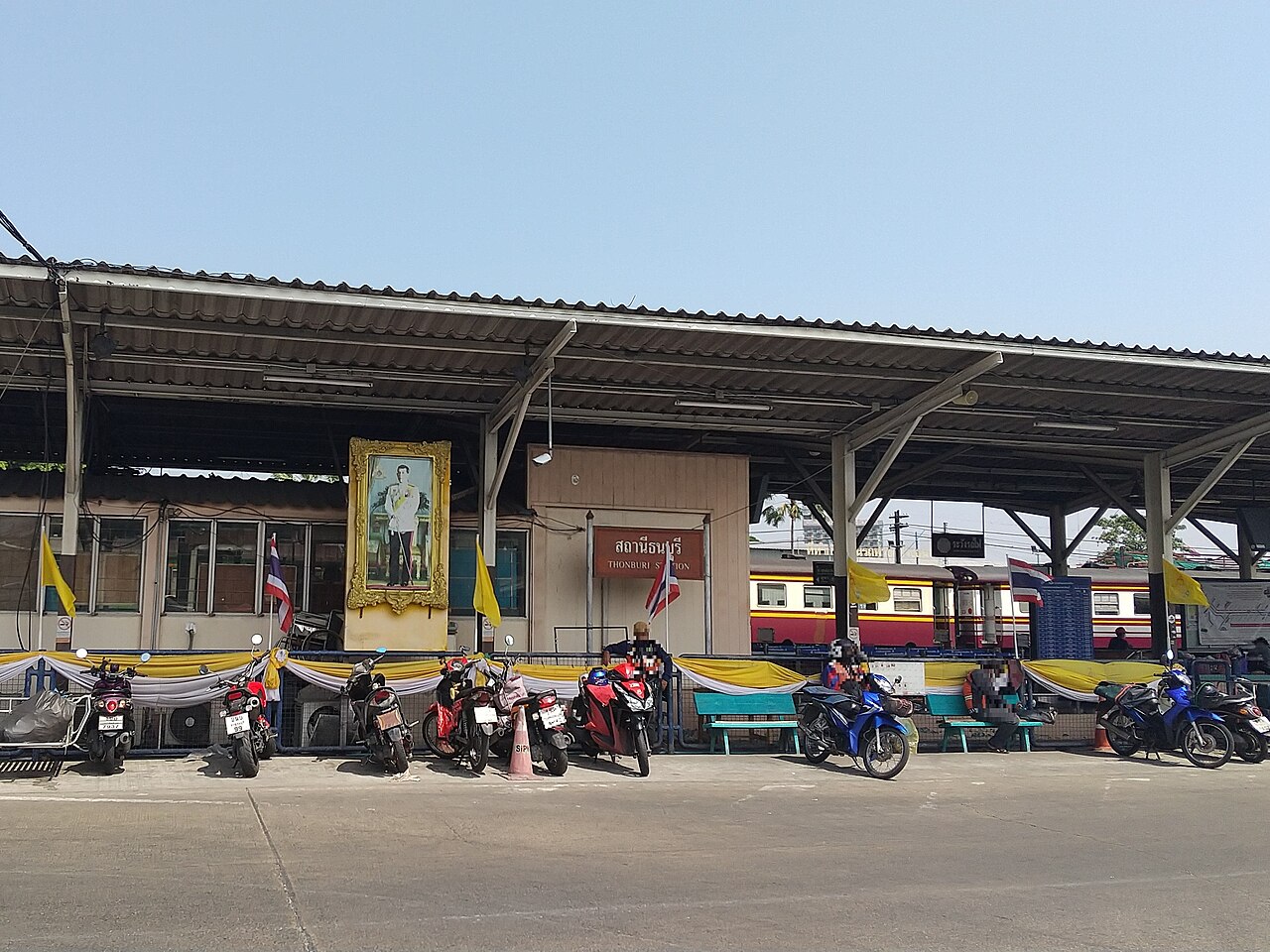 Thonburi railway station platform in Bangkok with a waiting third-class train, departure point for the 100 baht Kanchanaburi service and a key stop for cheap travel Thailand itineraries