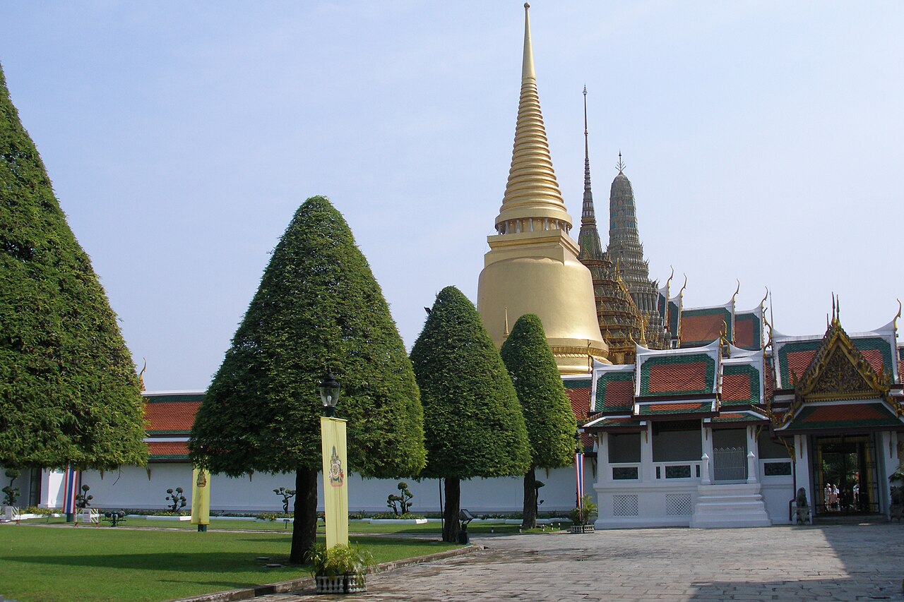The golden Phra Si Rattana chedi inside the Grand Palace and Wat Phra Kaew in Bangkok, the 500-baht ticket that dominates Thailand travel costs for a sightseeing day
