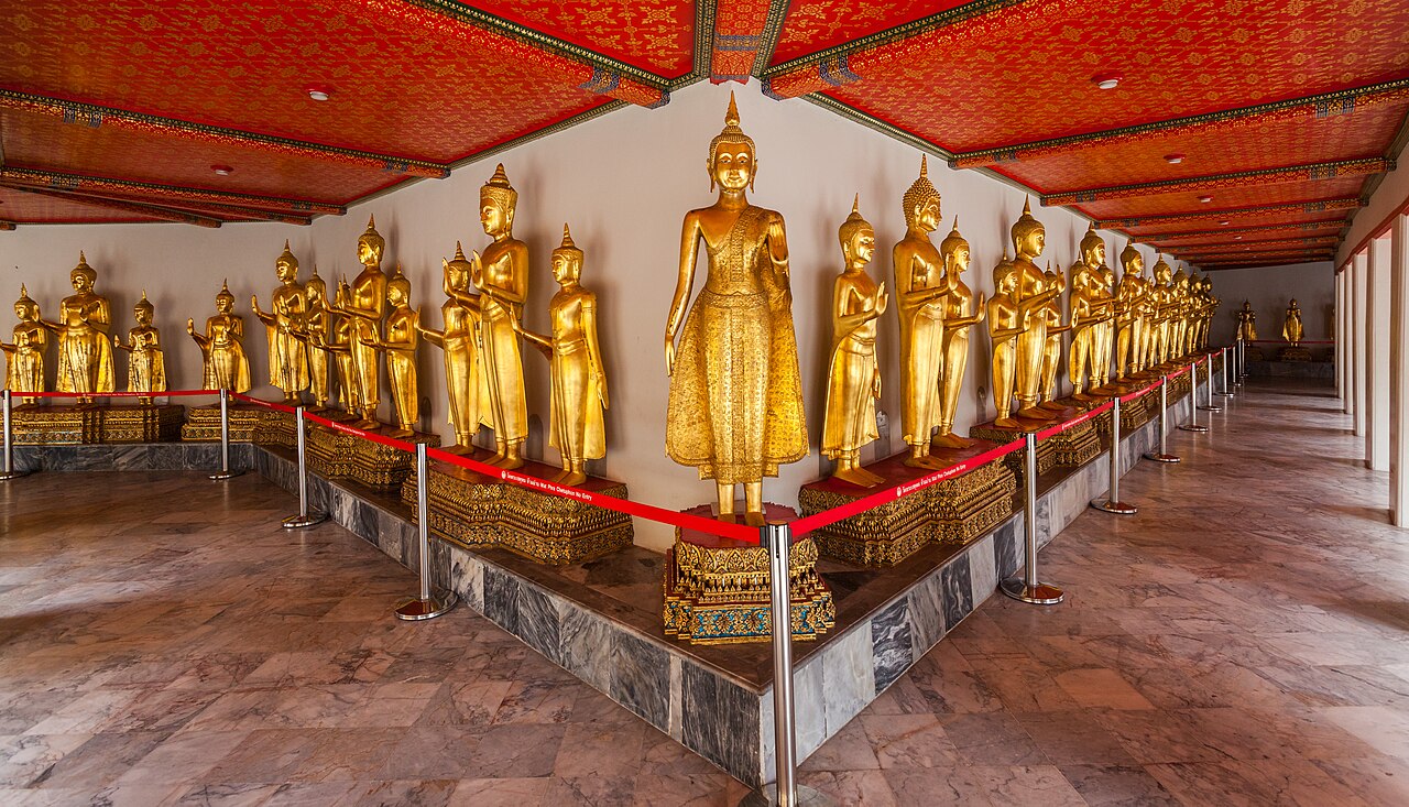 Rows of gilded Buddha images in the cloisters of Wat Pho in Bangkok, part of the 300-baht entrance fee that budget travel guide readers should plan for in 2026