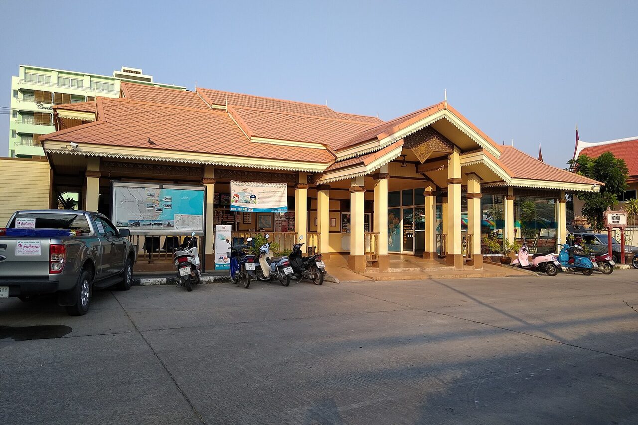 Sombat Tour private bus company station and ticket office in Thailand, the operator whose Bangkok to Phuket VIP coach costs 1,223 baht in this budget travel guide